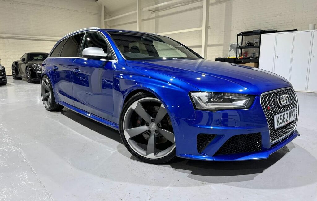 Compare Audi RS4 Estate KS62MKX Blue