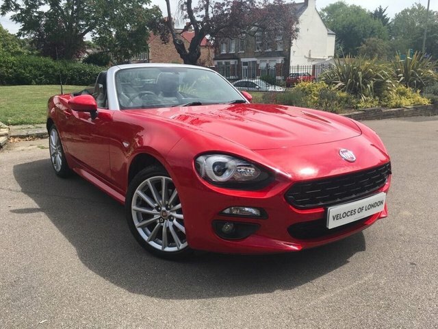Compare Fiat 124 Spider 124 Spider Lusso Multiair WG18NTT Red