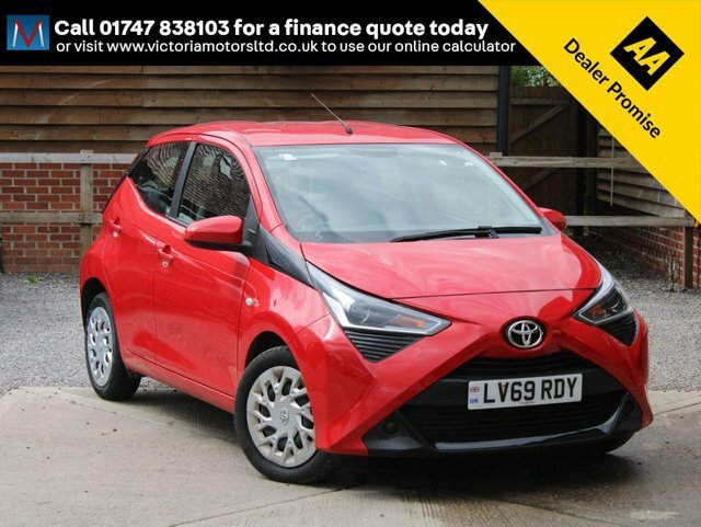 Compare Toyota Aygo Vvt-i X-play 5 LV69RDY Red