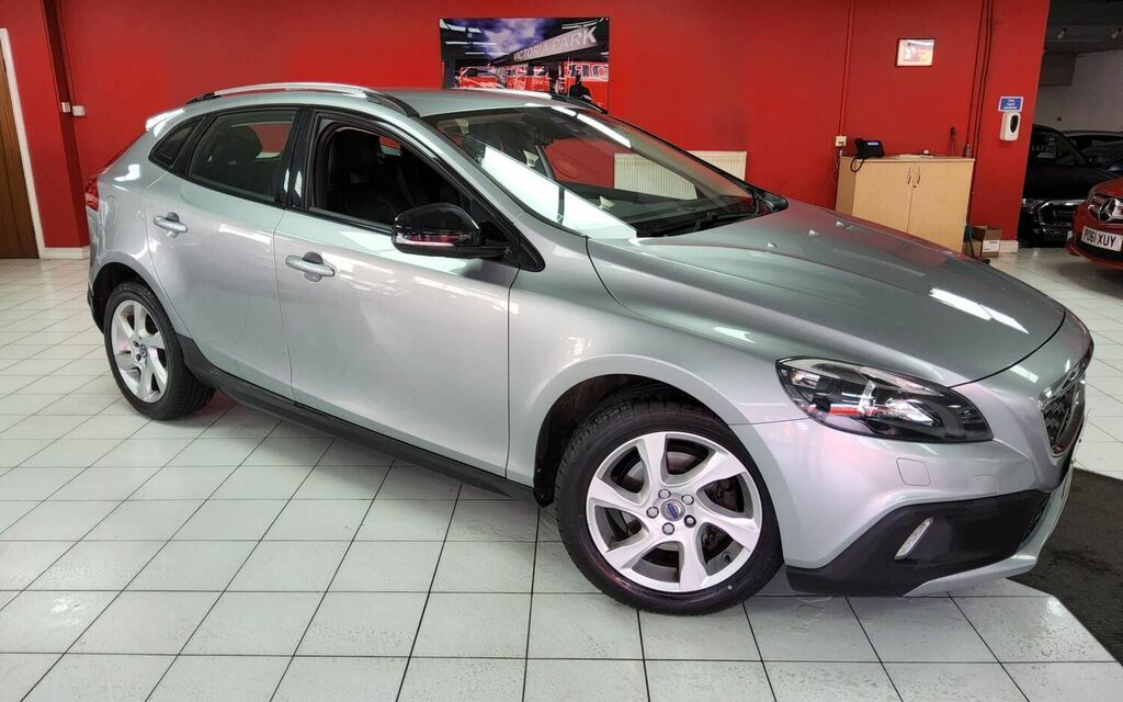 Compare Volvo V40 Cross Country Cross Country KW64NFR Silver