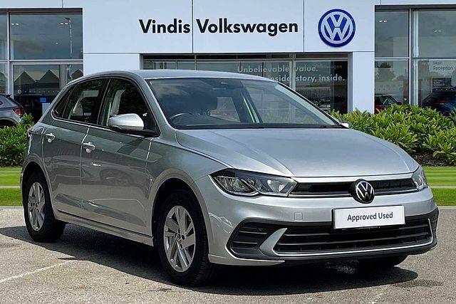 Compare Volkswagen Polo Volkswagen Polo Life 1.0 Tsi 95Ps 5-Speed 5 AD71BYW Silver
