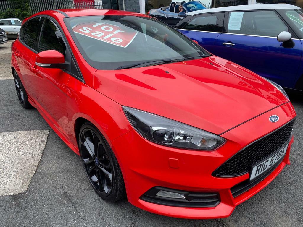 Compare Ford Focus 2.0T Ecoboost St-3 Euro 6 Ss RIG5785 Red