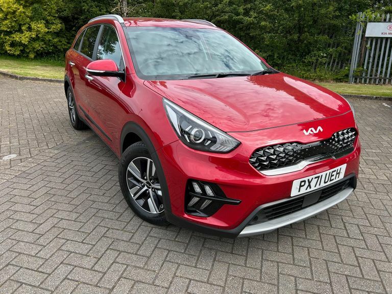 Compare Kia Niro 1.6 Gdi Hybrid Connect Dct PX71UEH Red