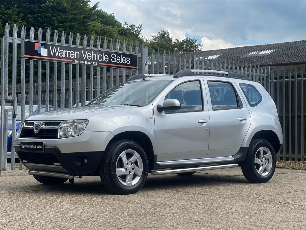 Compare Dacia Duster Laureate Dci 4X2 AF63FJD Silver