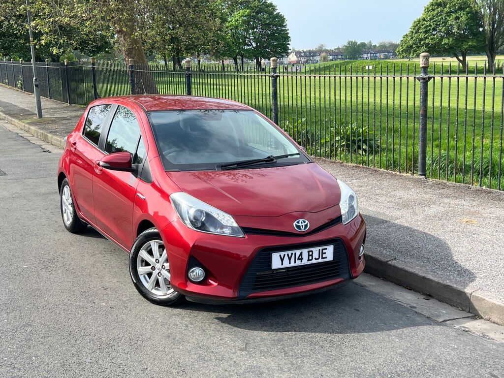 Compare Toyota Yaris 1.5 Hybrid Icon Plus 61 Bhp YY14BJE Red