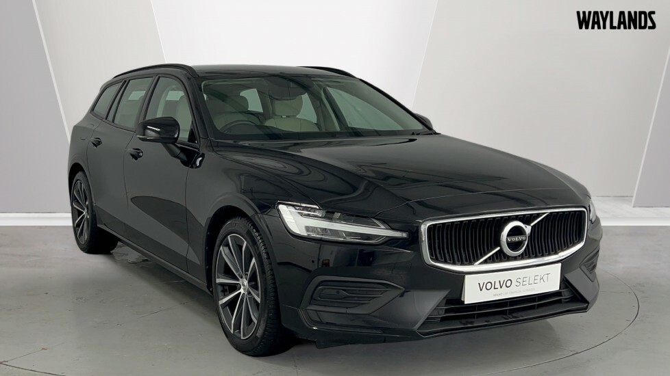 Compare Volvo V60 Momentum, B3 Mild Hybrid GY21AUR Black