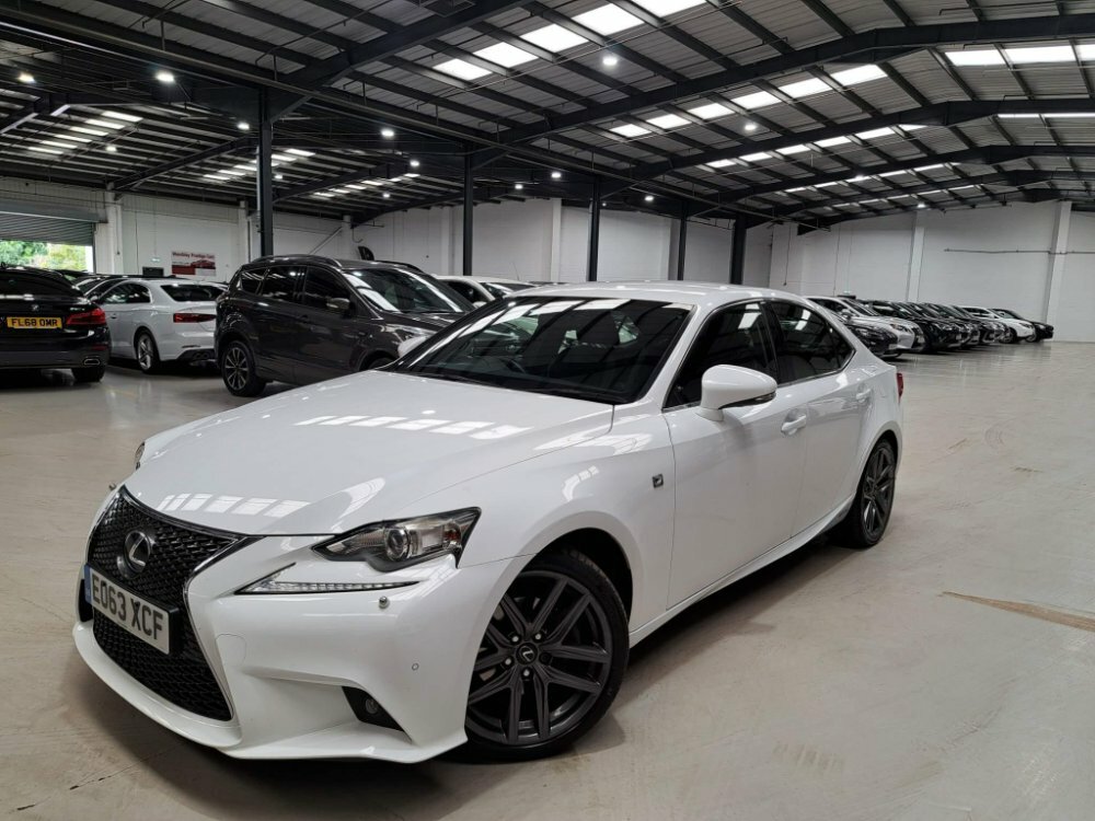 Compare Lexus IS Is 300H F Sport Cvt EO63XCF White