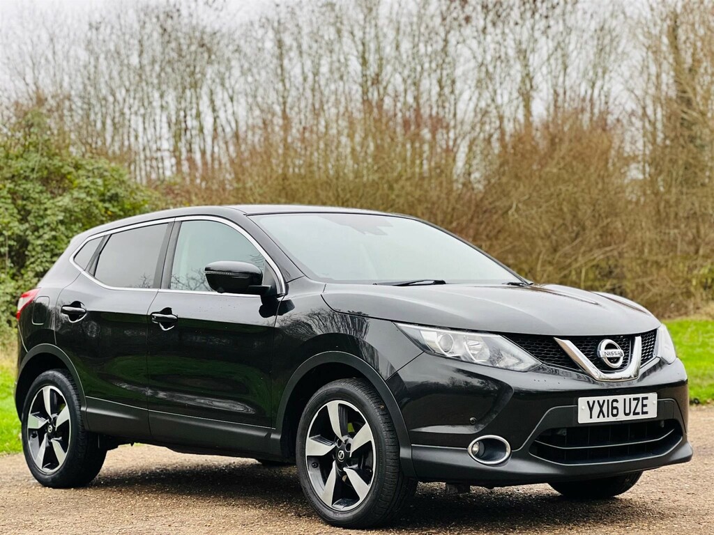 Compare Nissan Qashqai 20161.2 Dig-t N-connecta 2Wd Euro 6 Ss YX16UZE Black