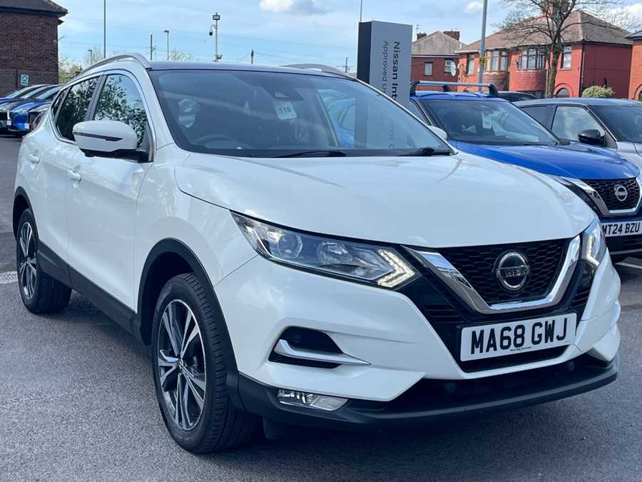 Compare Nissan Qashqai 1.6 Dci N-connecta Glass Roof Pack... MA68GWJ White