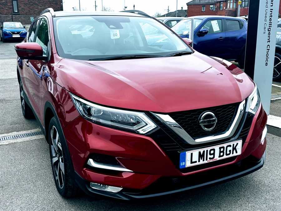 Compare Nissan Qashqai 1.3 Dig-t 160 Tekna Dct LM19BGK Red