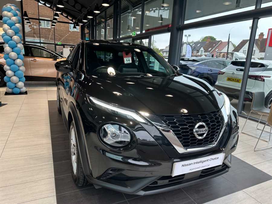 Compare Nissan Juke 1.0 Dig-t 114 N-connecta Dct WR21OLM Black