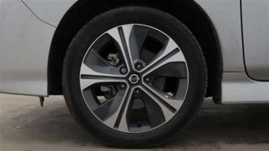 Compare Nissan Leaf 160Kw E Tekna 62Kwh RV21XZP Silver