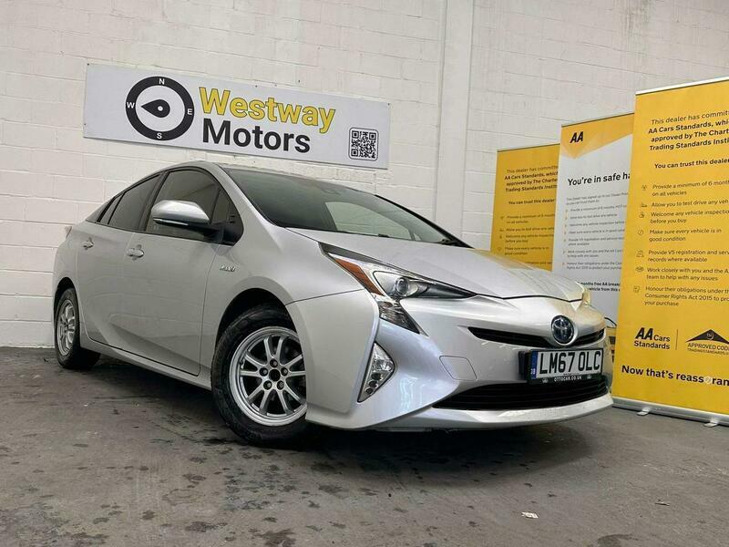 Compare Toyota Prius 1.8 Vvt-h Active Cvt LM67OLC Silver