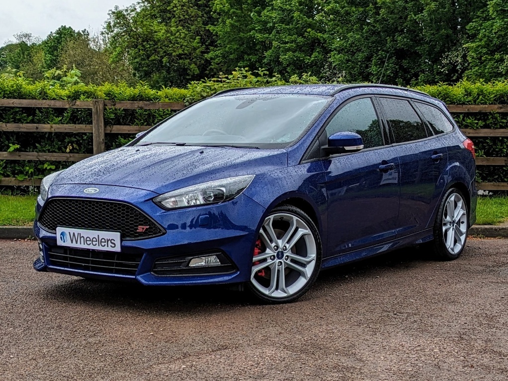 Compare Ford Focus T Ecoboost St-3  Blue