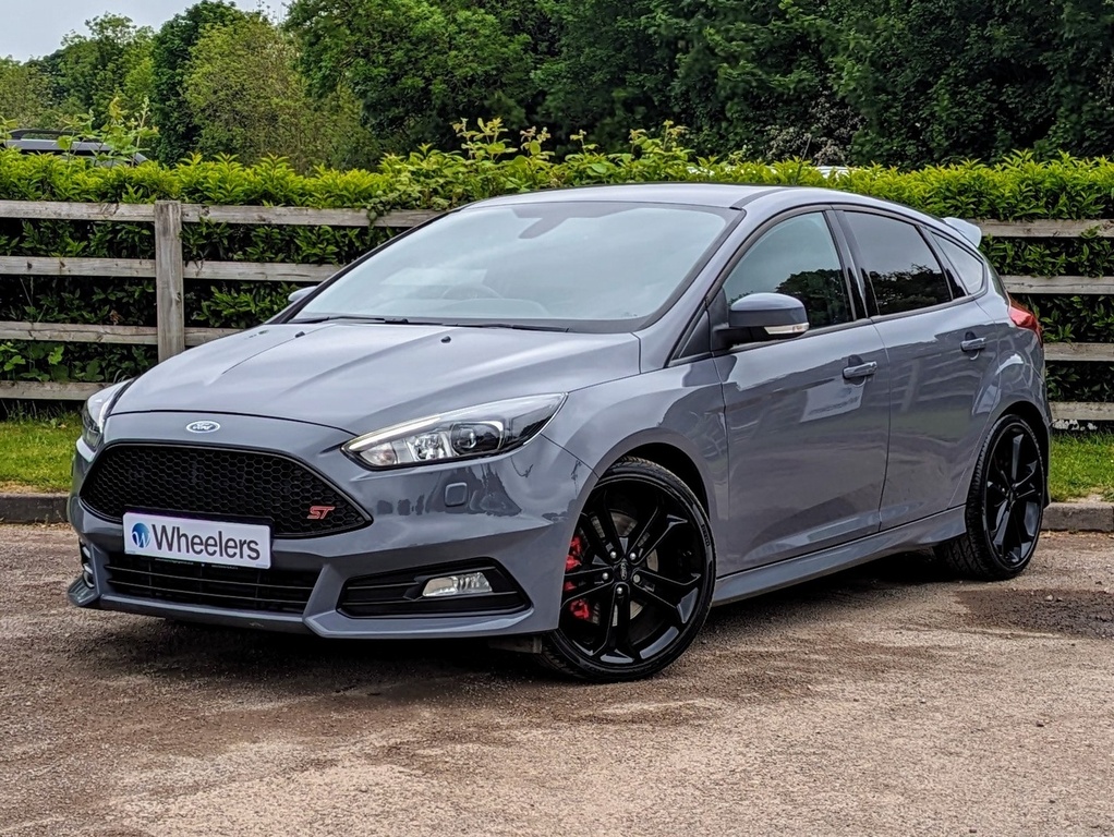 Compare Ford Focus Tdci St-3  Grey