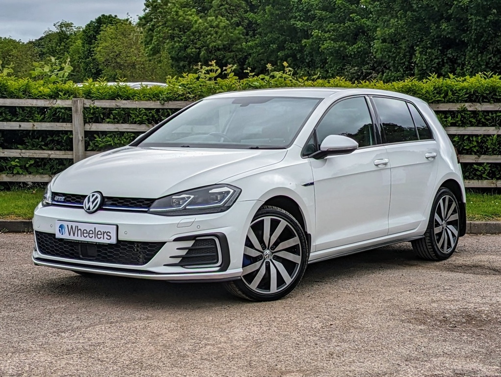 Compare Volkswagen Golf Tsi Gte Advance  White