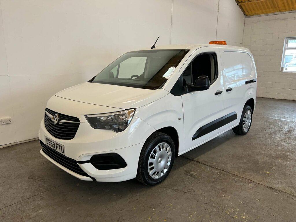 Compare Vauxhall Combo 1.6 Turbo D 2300 Sportive L1 H1 Euro 6 Ss DS69FTU White