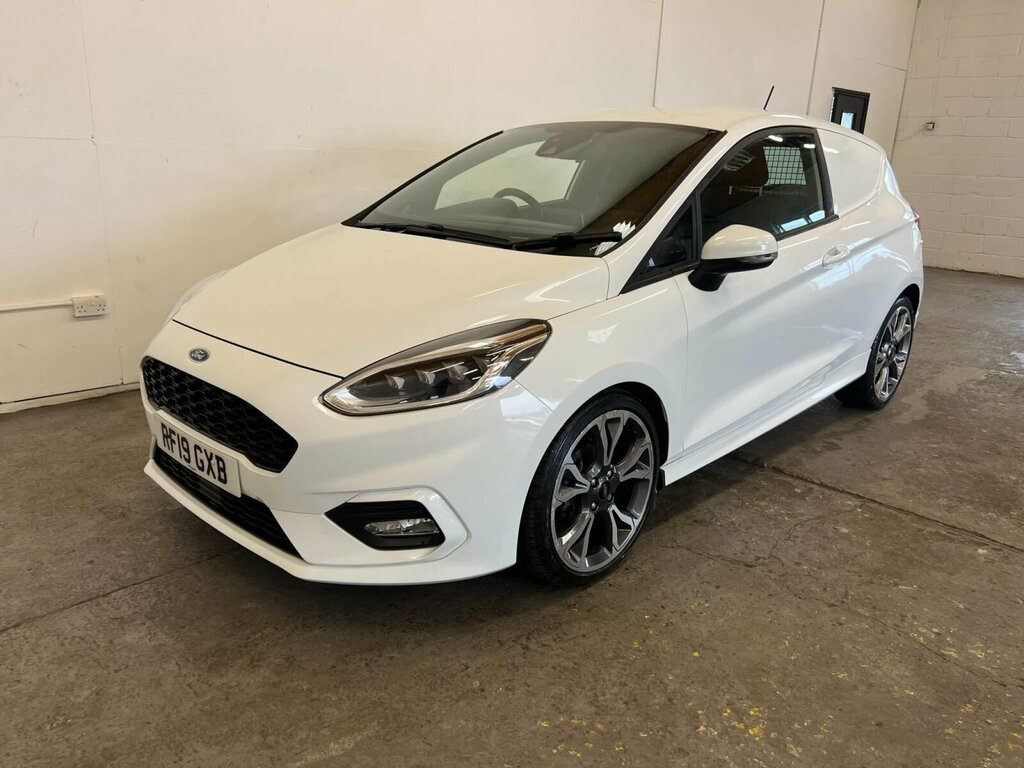 Compare Ford Fiesta 1.0T Ecoboost Sport Euro 6 Ss RF19GXB White