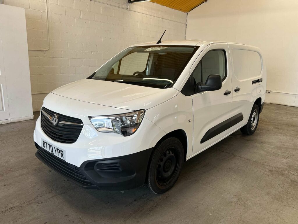 Compare Vauxhall Combo 1.5 Turbo D 2300 Dynamic L2 H1 Euro 6 DT70YPR White