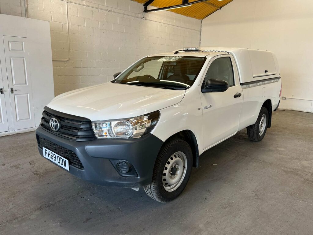 Compare Toyota HILUX 2.4 D-4d Active 4Wd Euro 6 3.5T FH69ODW White