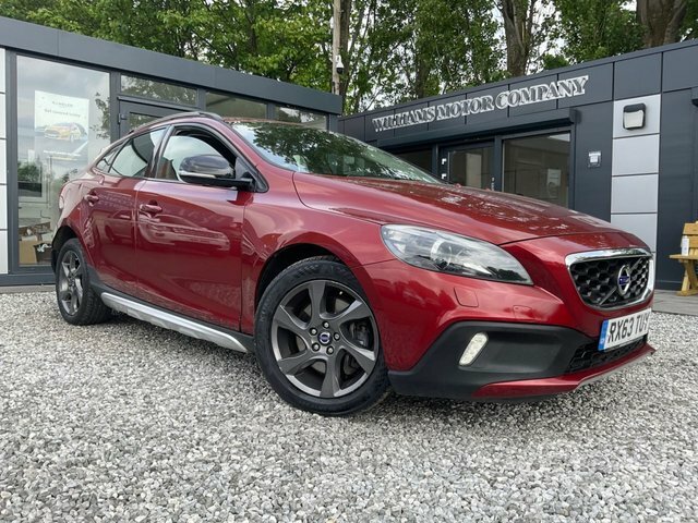 Volvo V40 Cross Country 2.0 D3 Cross Country Lux Nav 148 Bhp Red #1