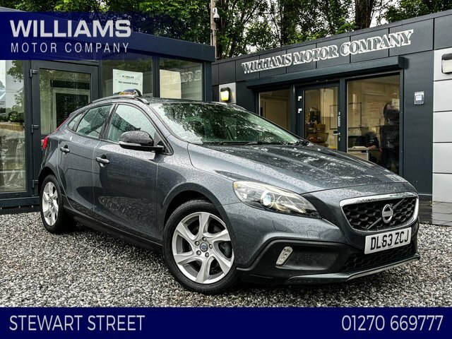 Compare Volvo V40 Cross Country 1.6 D2 Cross Country Lux 113 Bhp DL63ZCJ Grey