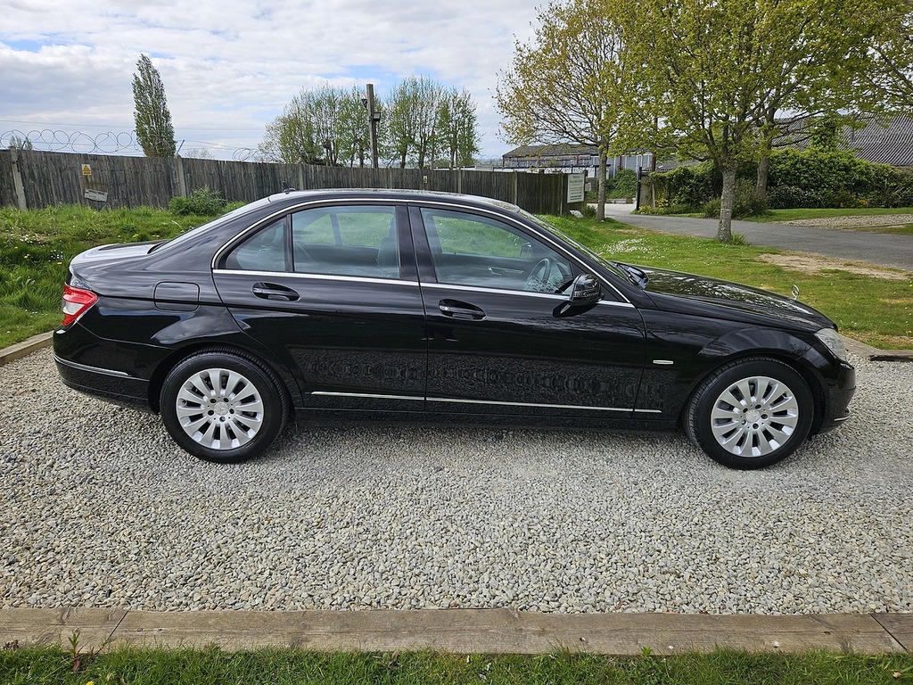 Compare Mercedes-Benz C Class C200k Elegance GJ09ZXW Black