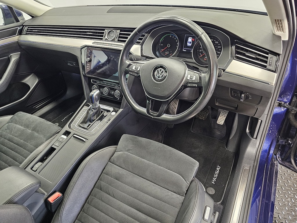 Compare Volkswagen Passat Tsi Gte WT18EFV Blue
