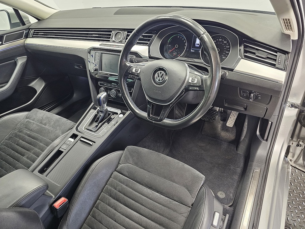 Volkswagen Passat Passat Gte S-a Silver #1