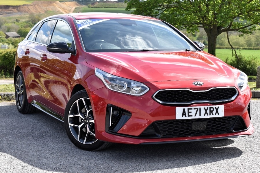 Compare Kia Proceed 1.5 T Gdi Gt Line Shooting Brake AE71XRX Red