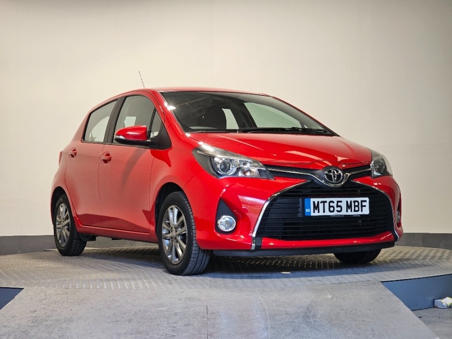 Compare Toyota Yaris 1.33 Dual Vvt I Icon Hatchback MT65MBF Red