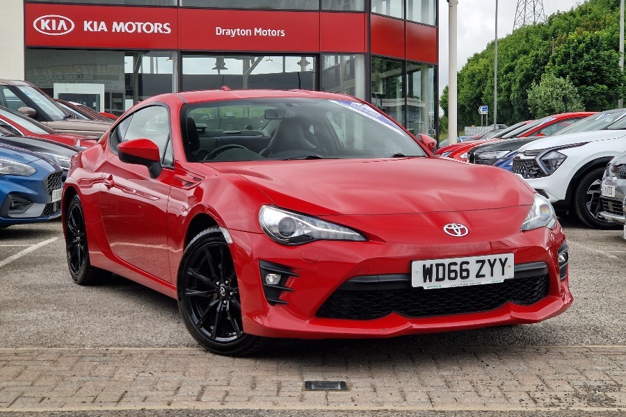 Compare Toyota GT86 2.0 Boxer D 4S Pro Coupe WD66ZYY Red