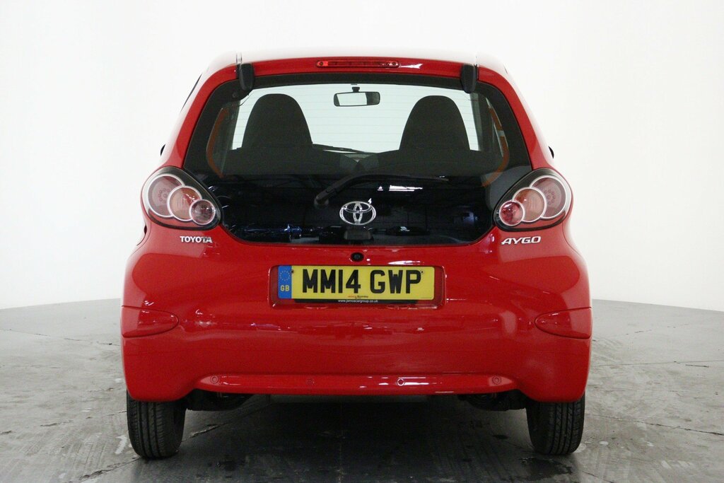 Compare Toyota Aygo Vvt-i Move MM14GWP Red