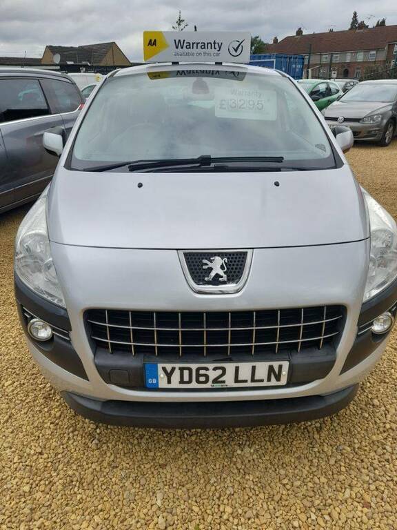 Compare Peugeot 3008 1.6 Hdi 112 Active II YD62LLN 