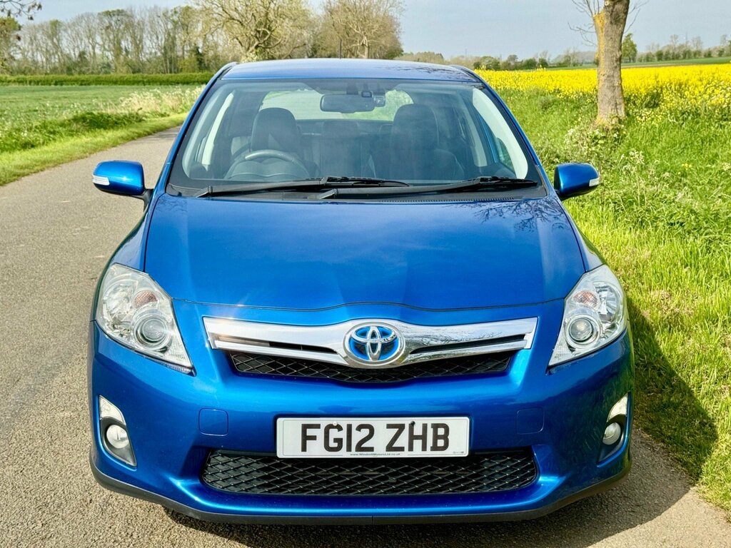 Compare Toyota Auris 2012 12 1.8 FG12ZHB Blue
