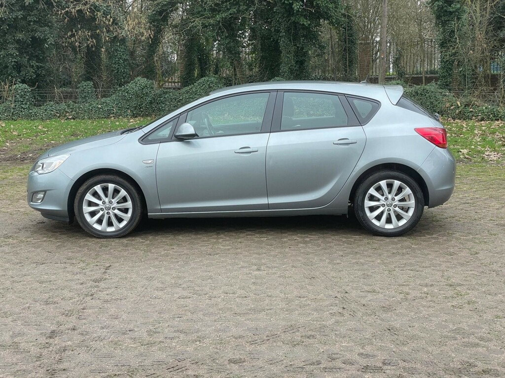 Compare Vauxhall Astra 2012 62 Active KY62GFA Silver