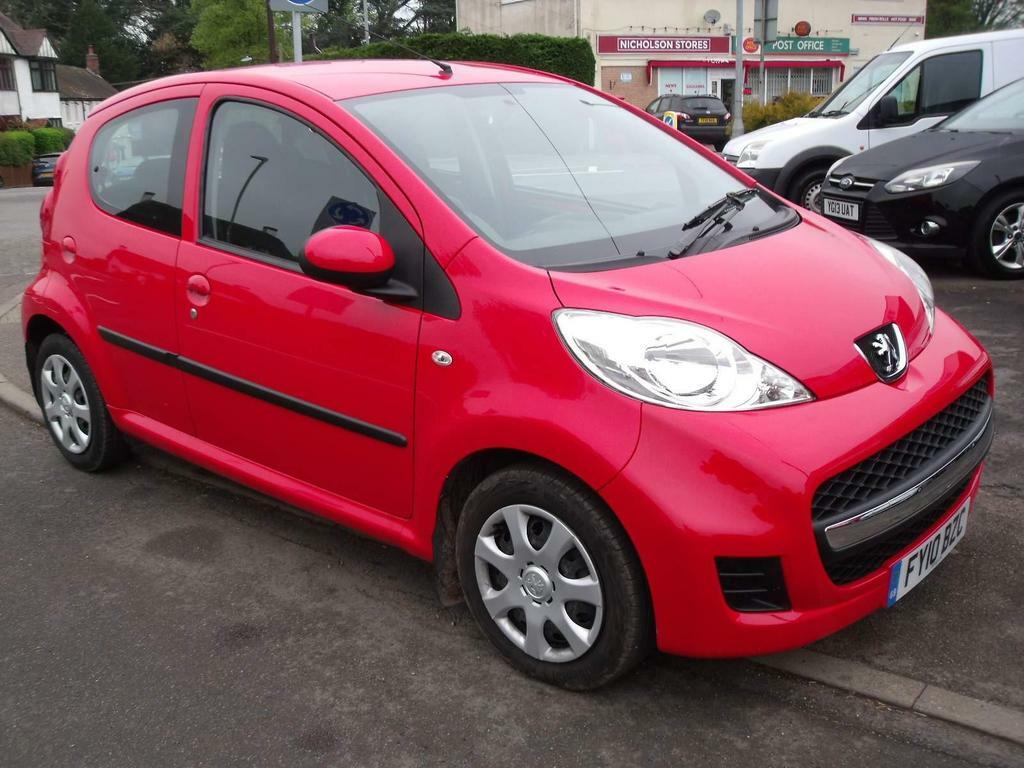 Compare Peugeot 107 1.0 12V Urban Euro 4 FY10BZC Red