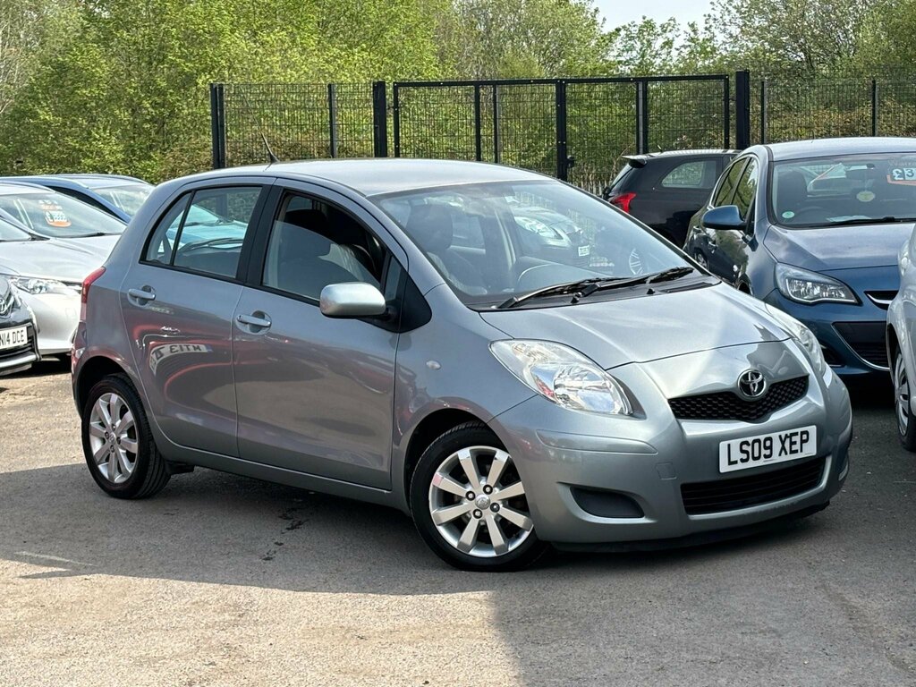 Compare Toyota Yaris 1.33 Dual Vvt-i Tr Euro 4 Ss LS09XEP Silver