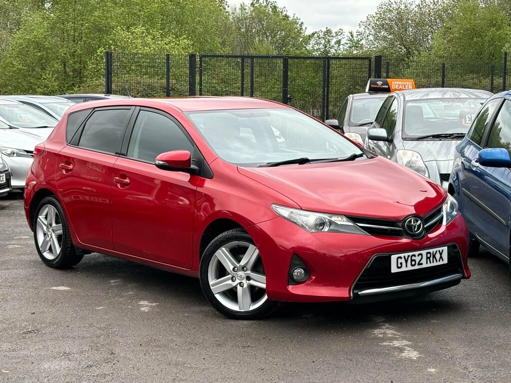 Compare Toyota Auris 1.6 V-matic Sport Euro 5 GY62RKX Red