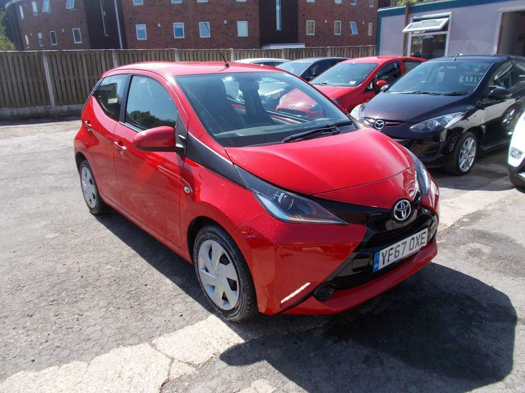 Compare Toyota Aygo Vvt-i X-play YF67OXE Red