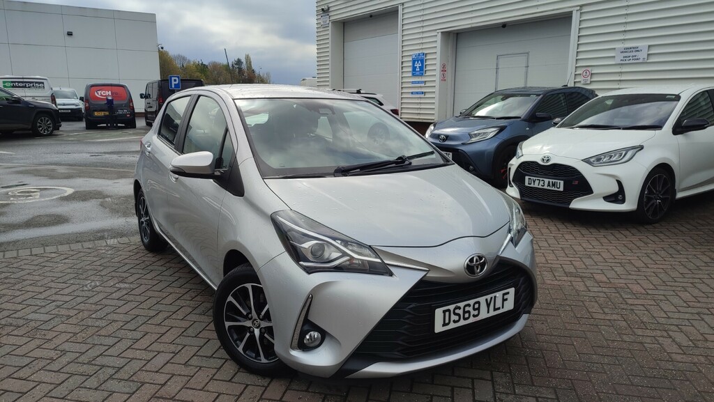 Compare Toyota Yaris 1.5 Vvt-i Icon Tech DS69YLF Silver