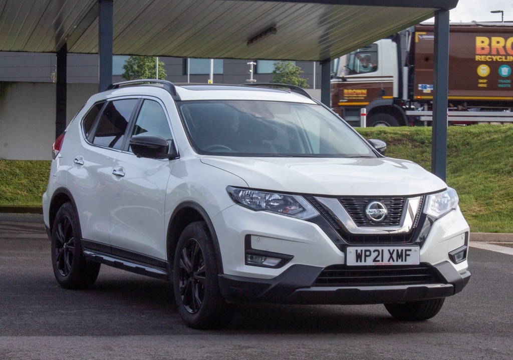 Compare Nissan X-Trail Dig-t N-design Dct WP21XMF White