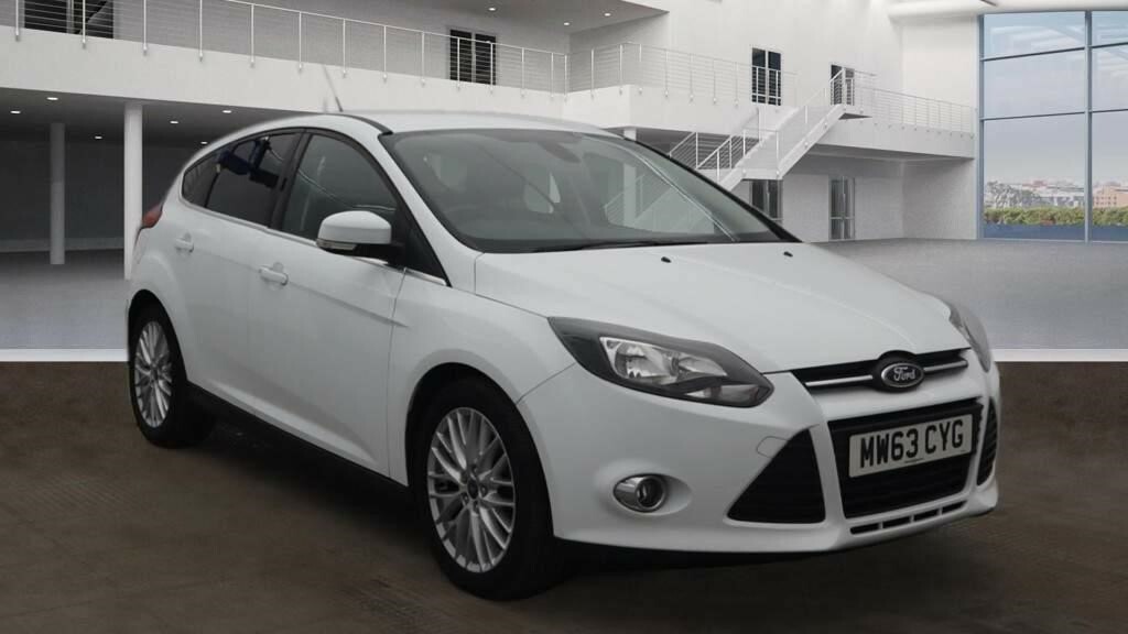 Compare Ford Focus 1.0T Ecoboost Zetec Euro 5 Ss MW63CYG White