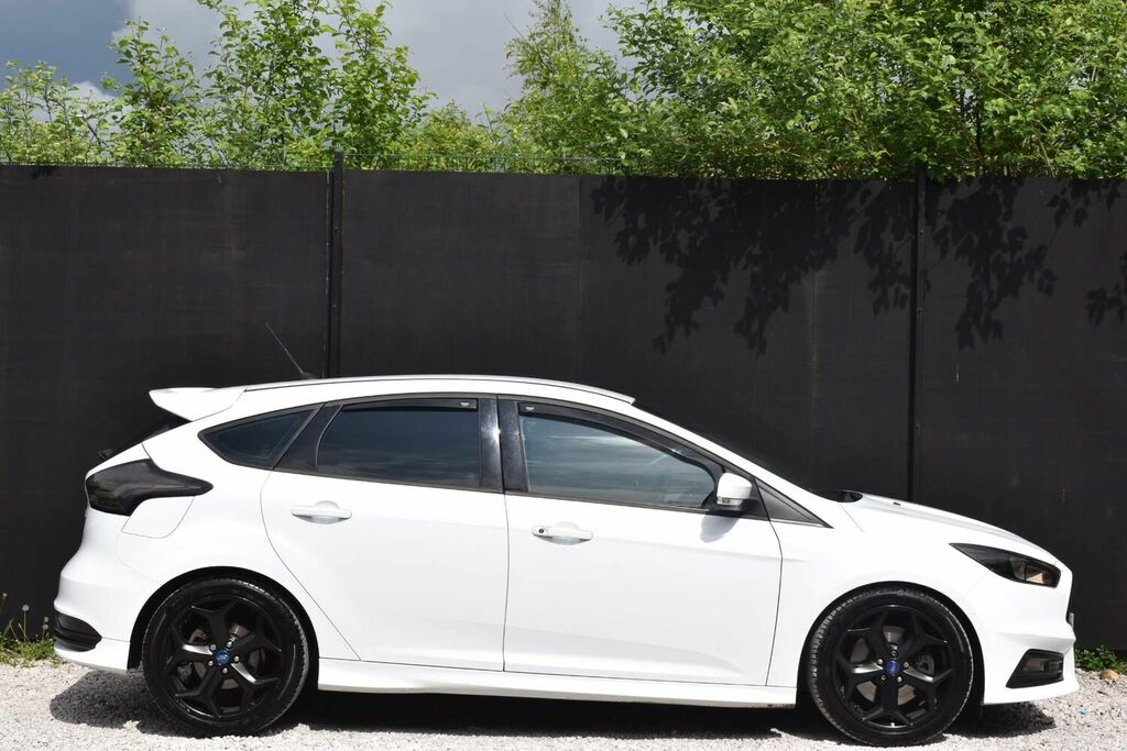 Compare Ford Focus Hatchback 2.0 Tdci St-2 Euro 6 Ss 201515 LM15UGO White