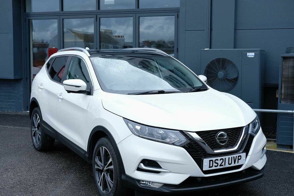 Compare Nissan Qashqai 1.3 Dig-t 160Ps N-connecta DS21UVP White