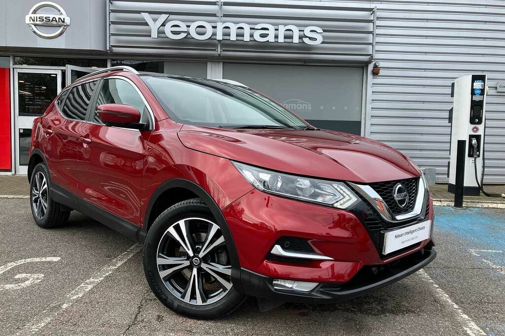 Compare Nissan Qashqai 1.3 Dig-t 140Ps N-connecta BN70JJZ Red