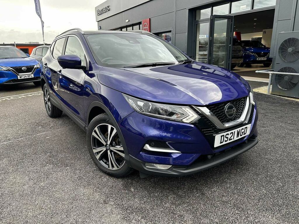 Compare Nissan Qashqai 1.3 Dig-t 160 157 N-connecta Dct Glass Roof DS21WGD Blue