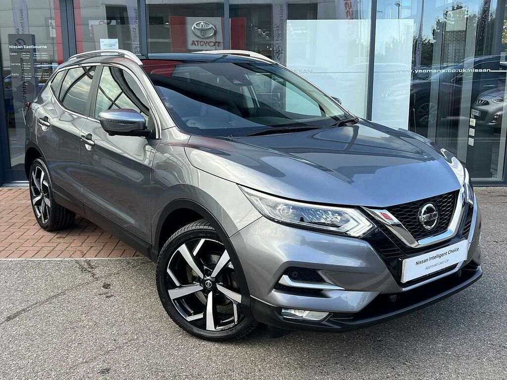 Compare Nissan Qashqai 1.3 Dig-t 140Ps N-motion Glass Roof CU21WSE 