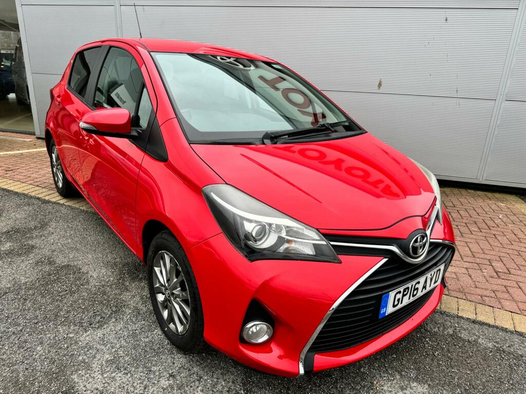 Compare Toyota Yaris 1.33 Dual Vvt-i Icon Euro 6 GP16AYD Red