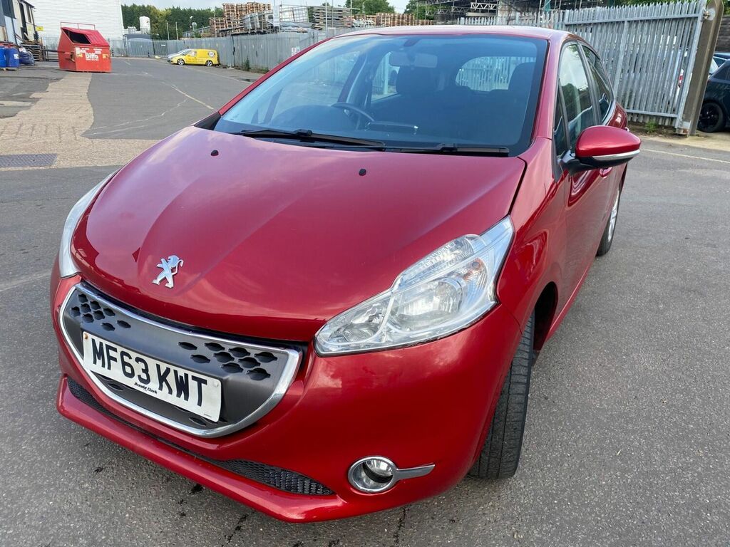 Compare Peugeot 208 Hatchback 1.4 E-hdi Active Egc Euro 5 Ss 2 MF63KWT Red